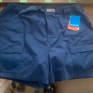 Columbia Half moon shorts Navy blue in color